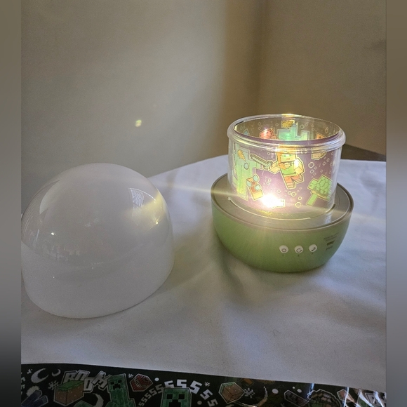 Minecraft Projection Light - Picture 3 of 7